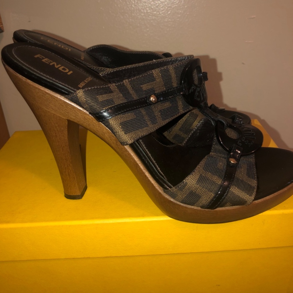 Fendi - Picture 11 of 12